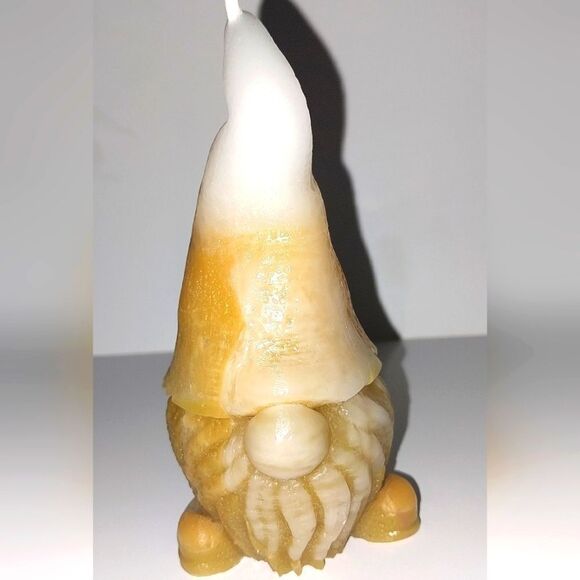 Hand crafted limited edition Gnome candle - Picture 4 of 6